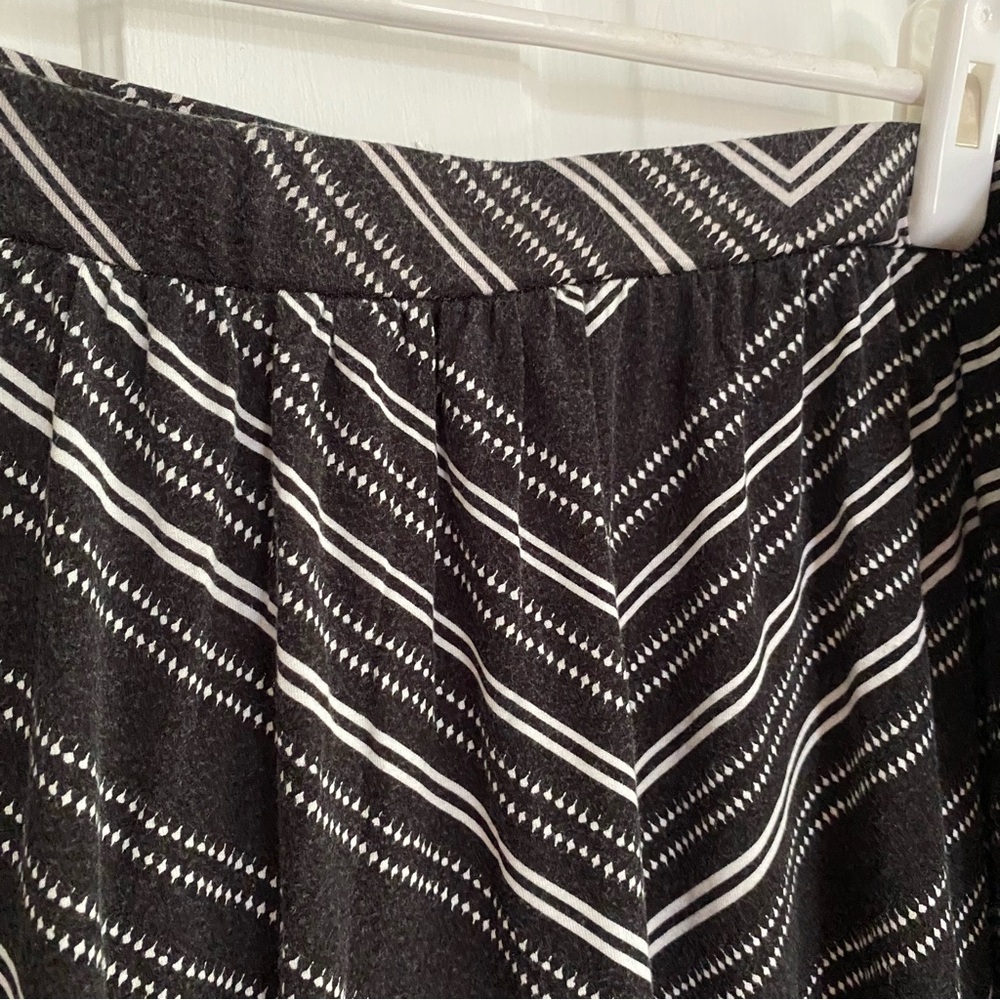 Chevron Print Skirt - Picture 2 of 4
